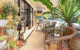 RedDoorz near RS Mitra Keluarga Depok